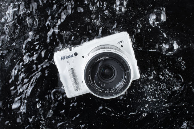Onderwater systeemcamera van Nikon komt bovendrijven