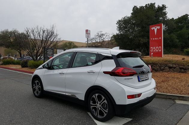 Opel_Ampera_E_Tesla