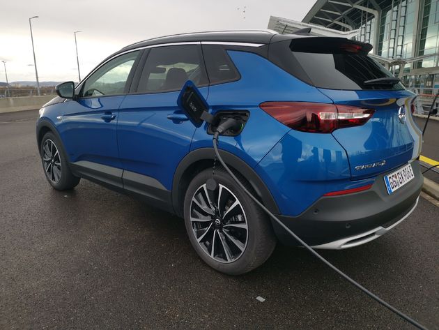 Opladen Opel Grandland X Hybrid4