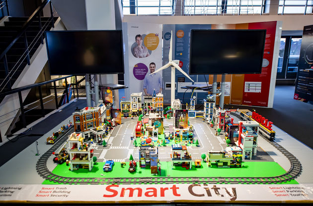 https://www.dutchcowboys.nl/uploads/images/oracle-smart-city-lego.jpeg