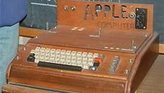 Originele Apple  computer levert £133.250 op 