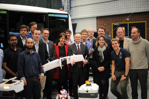 Pierre-Nanterme-chairman-and-CEO-of-Accenture-visit-to-RoboValley