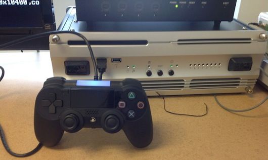 Prototype PlayStation 4 controller gespot op foto