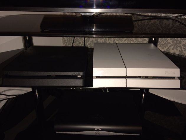 ps4-slim-vs-ps4-comparison-image-1