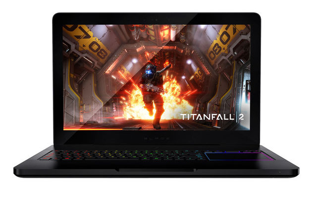 rzr_blade17_open2-persp_b-720x480-c