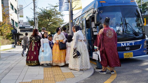 Seoul_Bukchon_Hanok_Village_02