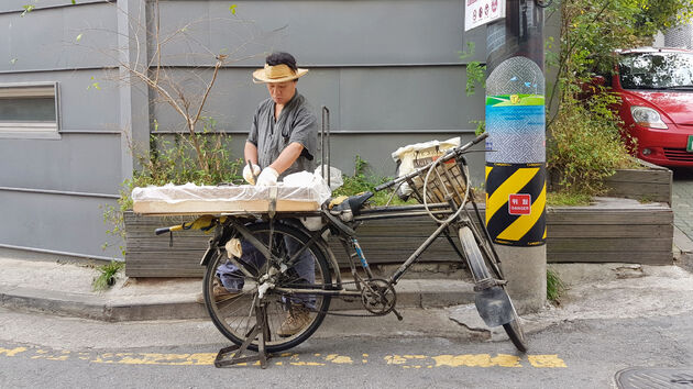 Seoul_mobile_shop