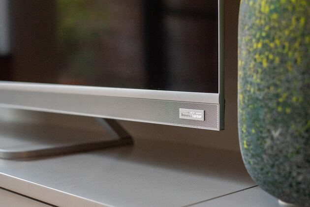 sharp-eq-harman-kardon