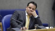 Staatssecretaris de Jager met 'ballen op het blok'.