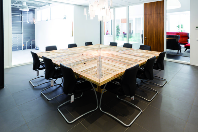 Steigerhouten tafel