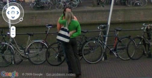 Streetview NL op zoek naar zoenend stel