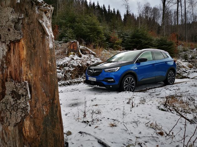 SUV Opel Grandland X Hybrid4