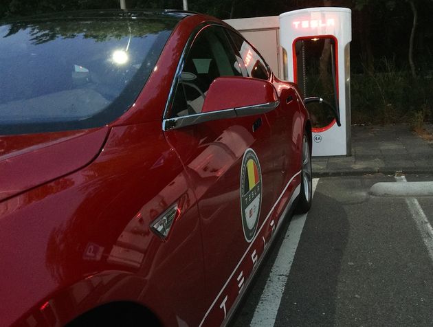 Tesla_supercharger_oosterhout