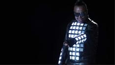 The Black Eyed Peas integreren verlichting, mode, muziek en technologie