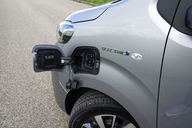 Toyota_Proace_charge