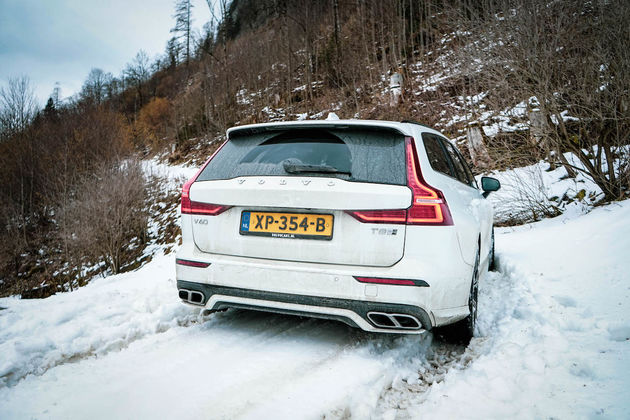 V60-wintersport-ski