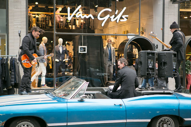 Van Gils opent Brand Store met interactief maatpak