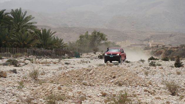 Volkswagen_amarok_oman_henkdehooge_03