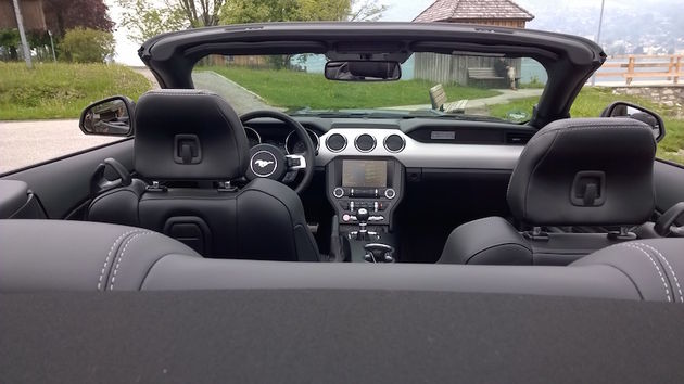 Ford_mustang_interieur