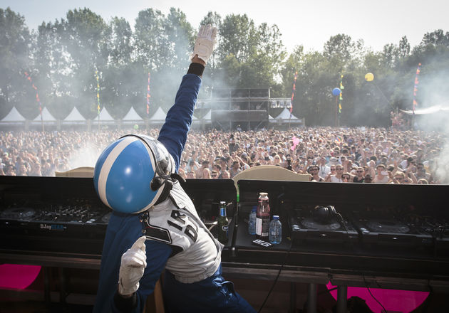 One Record DJ op Extrema Outdoor.