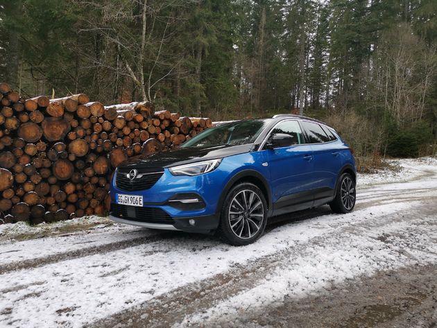 Zwarte motorkap is optie Opel Grandland X Hybrid4