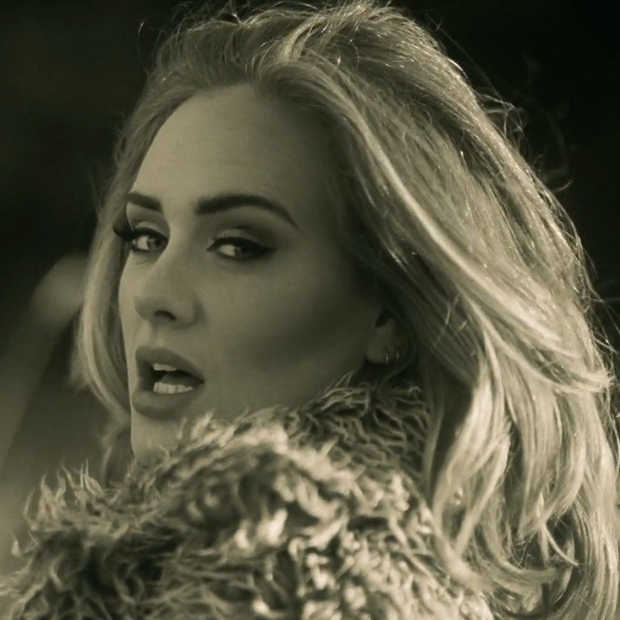 Adele haalt recordaantal views met nieuwe videoclip 'Hello'