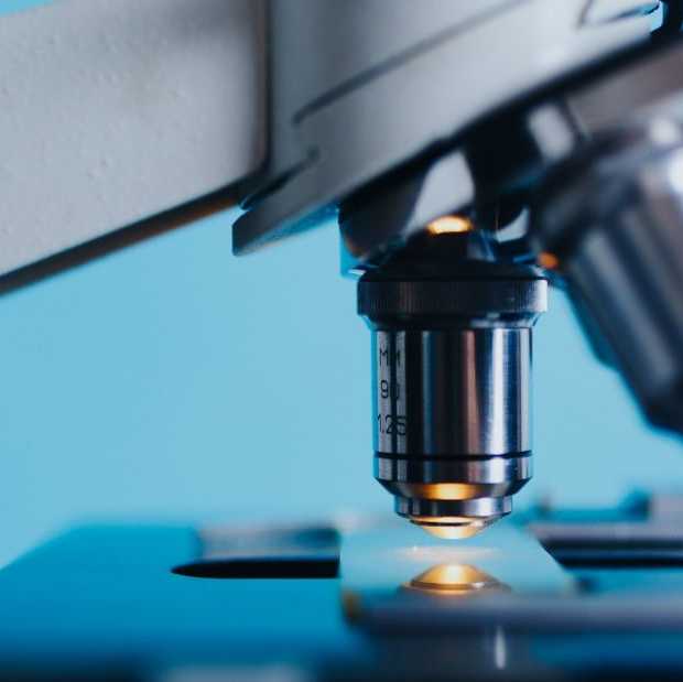 Mensen nemen eerste artificial intelligence-medicijn in gebruik
