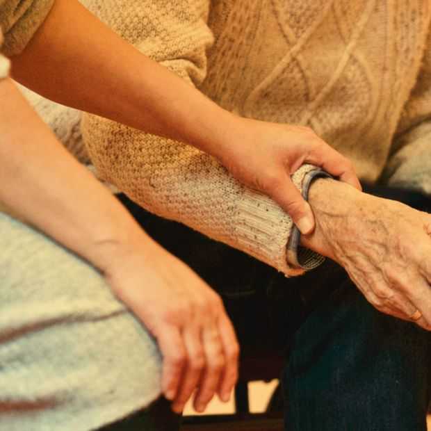 Alzheimer Nederland gaat app inzetten om te helpen bij dementie