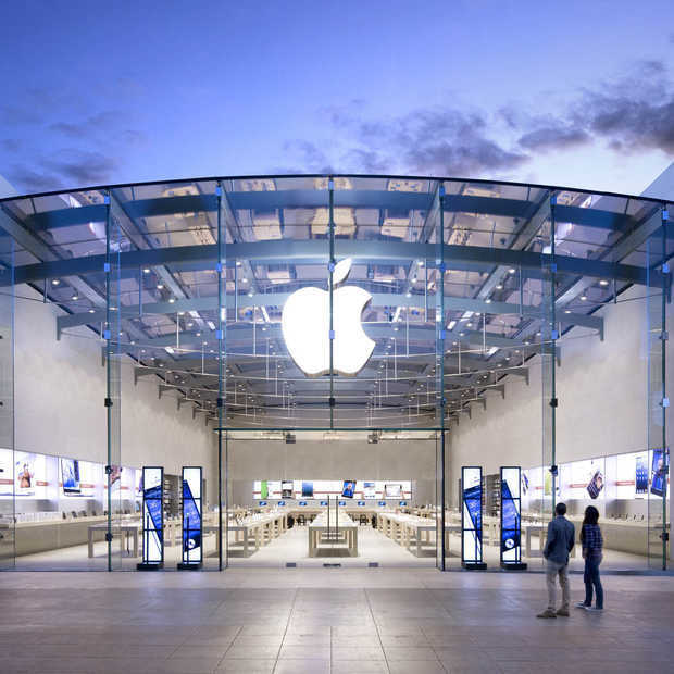 Boze klant vernielt 12 iPhones in Apple Store