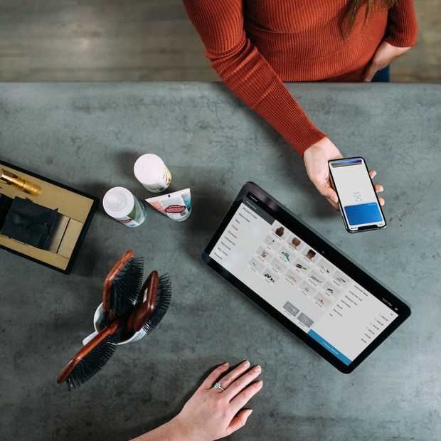 Nederlanders regelen bankzaken steeds vaker via smartphone