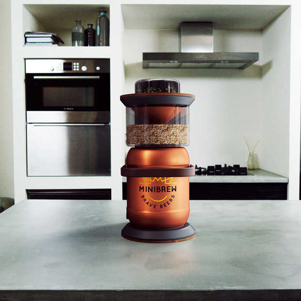 De eerste bierbrouwmachines van Minibrew zijn beschikbaar