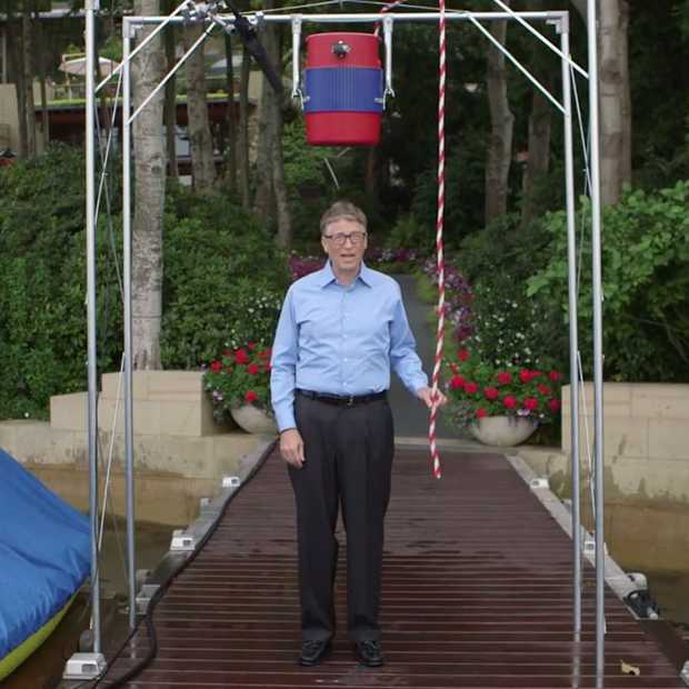 Het antwoord van Bill Gates op de Ice Bucket Challenge (World's Nerdiest Video)