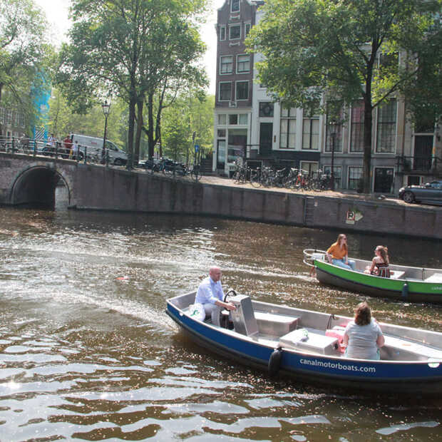 ​Waarom zoveel bedrijven in de zomer een bootje huren in Amsterdam