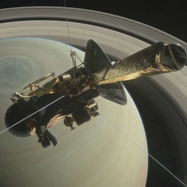 Nog nooit kwam ruimtesonde Cassini zo dicht in de buurt van Saturnus