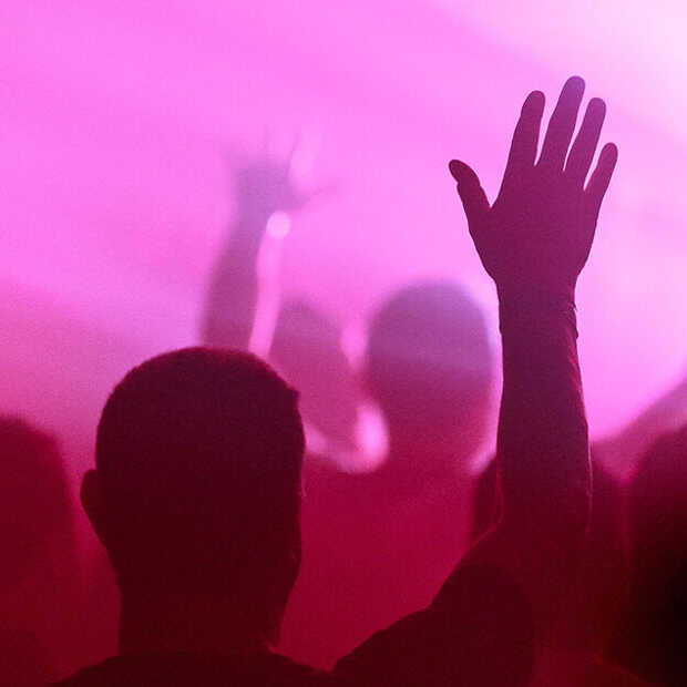Ticketmaster moet duidelijker zijn over prijzen concertkaartjes