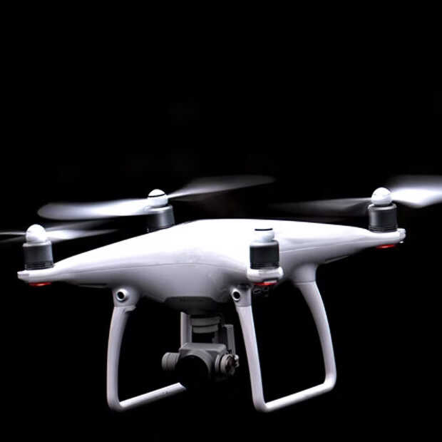 Amazon gaat nu echt leveren met drones