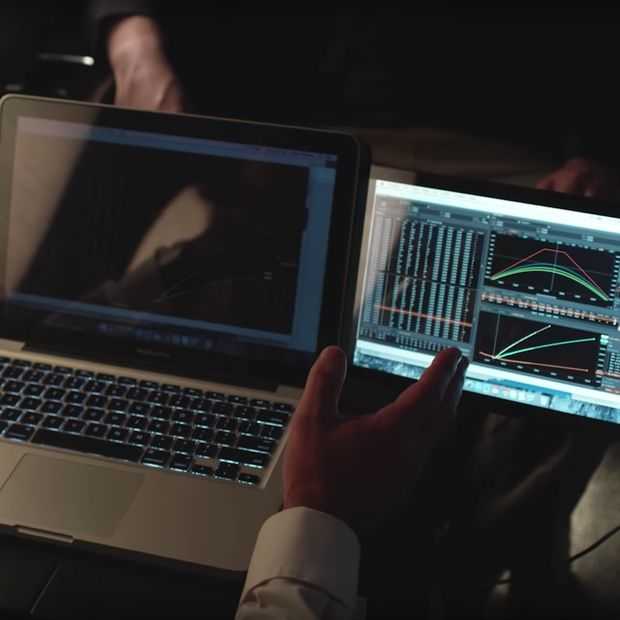 Handig? Tweede scherm dat met magneetjes aan je laptop vast zit