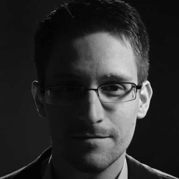 Snowden: 'Dropbox, Google en Facebook onveilig'