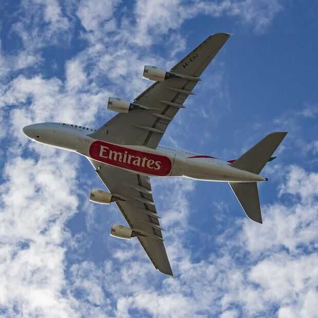 Rondje om de... Burj Khalifa met een A380