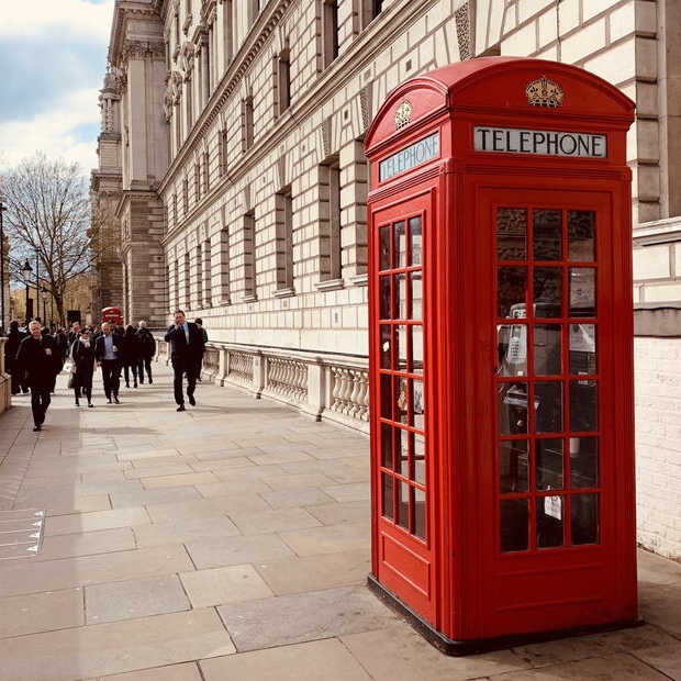 Waarom de rode, typisch Engelse telefooncel nog niet verdwijnt