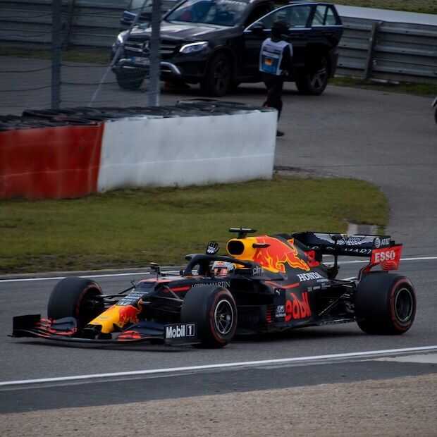 Lewis Hamilton probeerde een stoeltje bij Red Bull te scoren