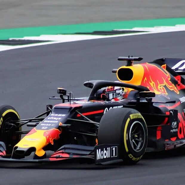 Olav Mol blijft - De 10 leukste momenten van de F1-commentator