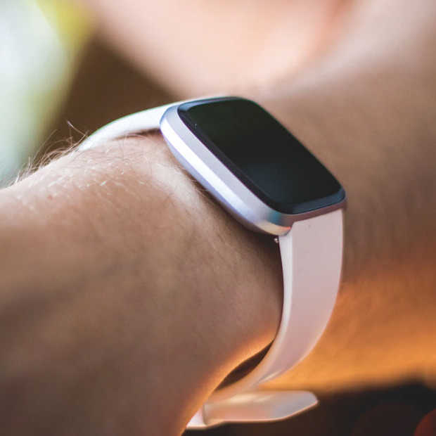 Lamp aan: 10 gekke toepassingen voor je Fitbit