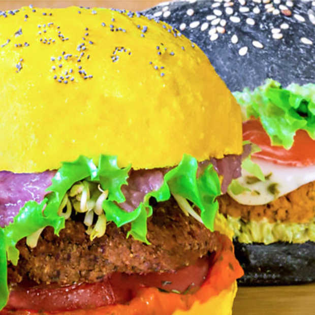 Hier kun je gekleurde hamburgers eten