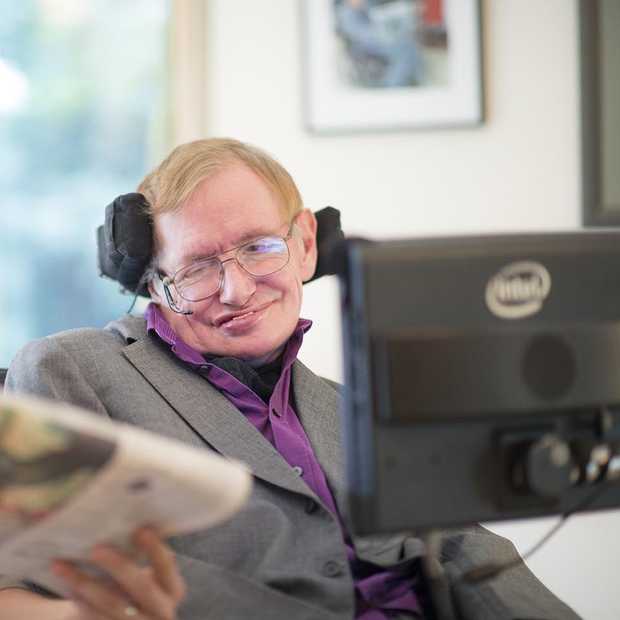 Professor Stephen Hawking en Intel introduceren een nieuw communicatieplatform