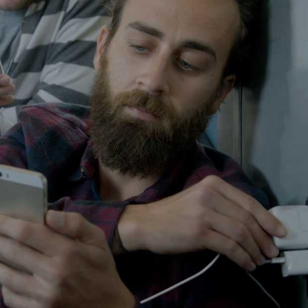 Wall huggers, Samsung drijft de spot met iPhone bezitters