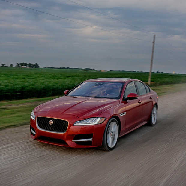 ​Met een Jaguar XF AWD op Tornadojacht