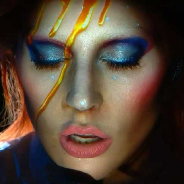 Grammy's 2016: Lady Gaga treedt op met ode aan David Bowie