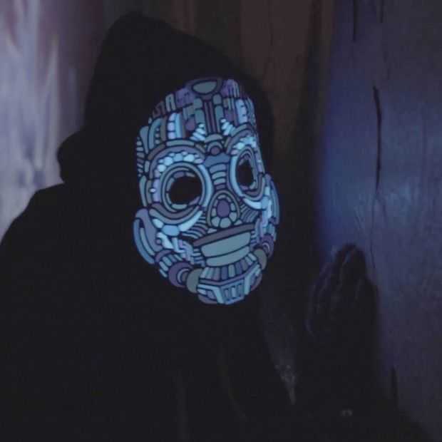 Supervet: LED-maskers die op licht reageren