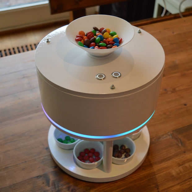 Nederlandse TU-student bouwt M&M's sorteermachine - omdat het kan